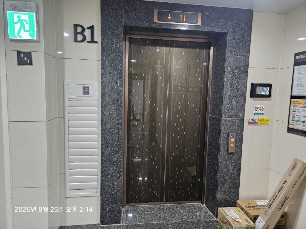 Apartment elevator I use while delivering food in Korea