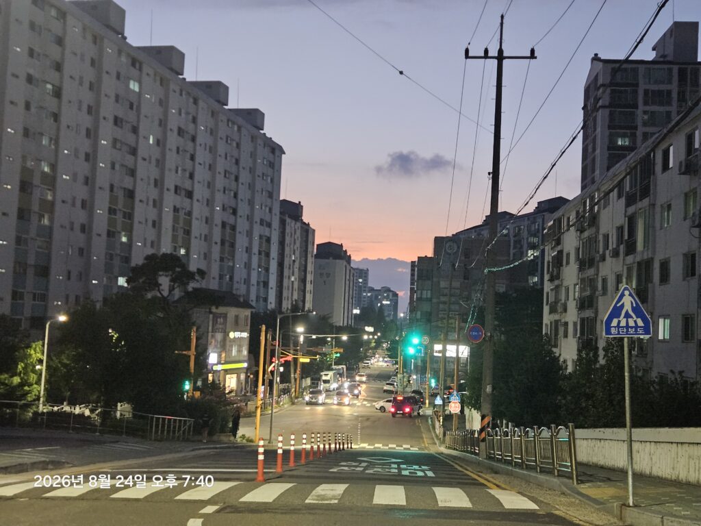Korean residential neighborhood where I make food deliveries