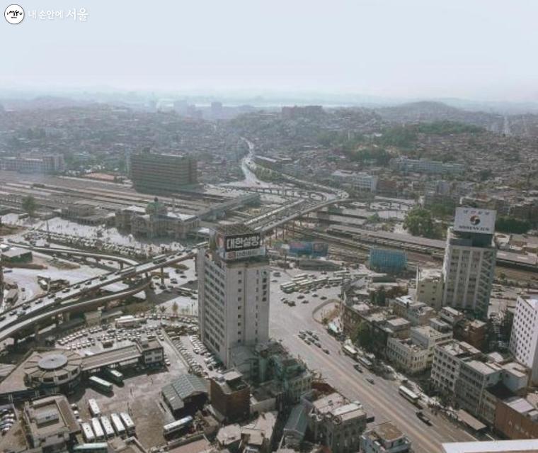 Seoul Station and surrounding city streets in 1984